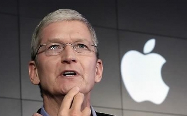 팀 쿡 애플 CEO가 아이폰 비싼 가격에 대해 가치에 대한 지불을 원하는 소비자가 충분히 있을 것이라고 답했다. (사진=연합뉴스)