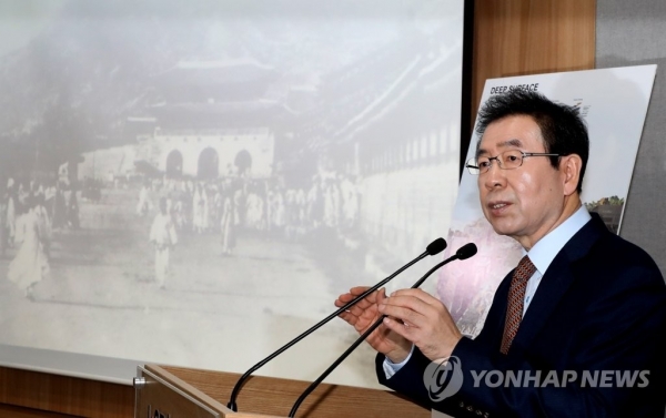 박원순 서울시장이 21일 서울시청 브리핑실에서 '새로운 광화문 프로젝트'를 공개했다. (사진=연합뉴스)
