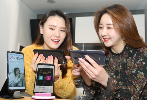 중국과 일본에서 데이터와 음성통화를 무제한으로 이용할 수 있는 요금제가 출시됐다. 28일 LG유플러스는 중국·일본에서 고품질의 데이터뿐 아니라 음성통화를 무제한으로 이용할 수 있는 '중·일 음성 데이터 걱정 없는 로밍 요금제'를 출시한다고 밝혔다.(사진=LG유플러스)