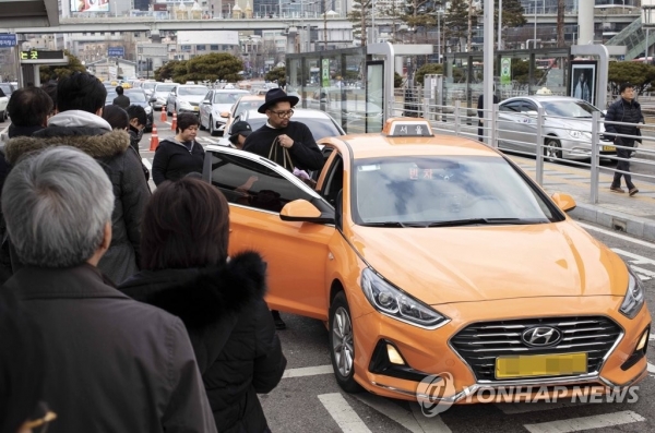 승차거부가 여러 차례 적발된 서울 택시회사 22곳이 오는 14일자로 운행정지 처분이 내려진다. (사진=연합뉴스)