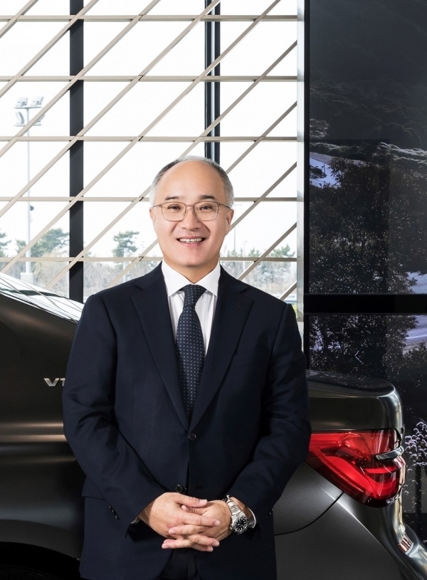 BMW그룹코리아가 한상윤 사장을 신임 대표이사로 선임하고, 기존 대표이사를 맡고 있던 김효준 회장은 회장직을 유지하기로 했다. (사진=BMW코리아)