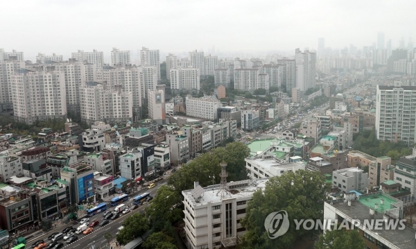 올해 상반기 서울 아파트값은 -1.79%를 기록하면서 2013년 이후 6년 만에 처음 하락한 것으로 나타났다. (사진=연합뉴스)