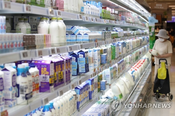 서울의 한 대형마트 우유 진열대 모습 (사진=연합뉴스)