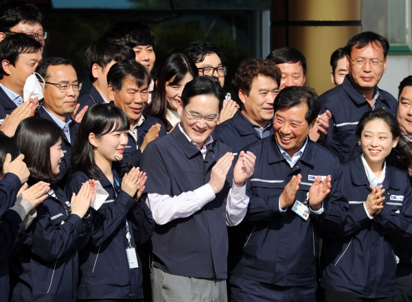 이재용 삼성전자 회장이 28일 오후 광주 광산구 평동산업단지에 있는 협력회사를 방문했다. (사진=연합뉴스)