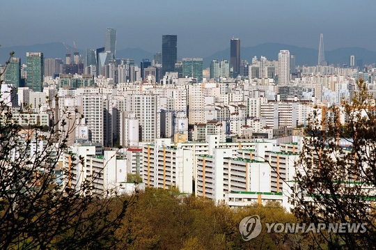 지난달 서울에서 낙찰된 아파트 중 낙찰금액 기준 10억원 이상 고가 아파트의 낙찰가율은 평균 108.6%를 기록했다. (사진=연합뉴스)
