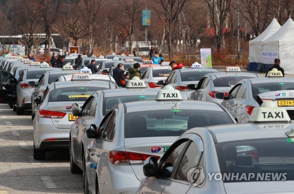 서울·인천에 이어 경기도 택시 기본요금이 다음달 중순쯤 3000원에서 3800원으로 800원가량 인상될 전망이다. (사진=연합뉴스)