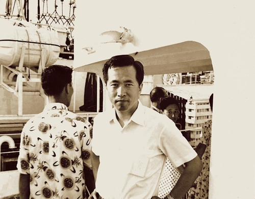 1969년 8월 동원 최초 어선인 '제31동원호' 출어식에 참석한 김재철 회장(사진=동원그룹)