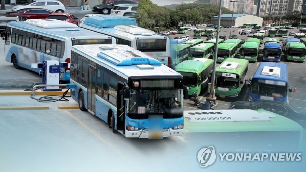 서울, 경기, 부산 등 전국 11개 지역 버스노조가 주 52시간제 도입을 앞두고 오는 15일 총파업을 예고했다. (사진=연합뉴스)