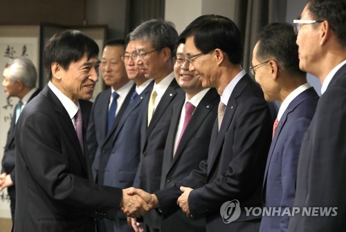 이주열 한국은행 총재는 1일 한국은행 본관에서 금융협의회를 열고 주요 시중 은행장들과 만났다. (사진=연합뉴스)