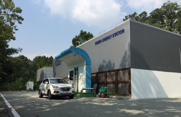 여의도 국회충전소는 효성중공업이 충전 설비를 맡은 세계 최초 도심형 수소충전소로 서울 시내에 첫 번째로 설치된 상업용 수소충전소다. (사진=효성그룹)