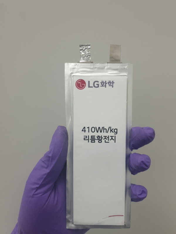 무인기에 탑재된 리튬-황 배터리 (사진=LG화학)