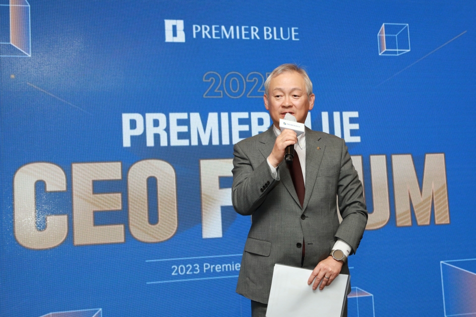 NH투자증권은 2023년도 Premier Blue CEO 포럼을 개강했다. 정영채 사장이 22일 서울 파르나스호텔에서 열린 Premier Blue CEO 포럼 개강식 축사를 하고 있다. (사진=NH투자증권)