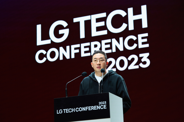 구광모 LG그룹 회장이 지난 3월 16일 LG테크콘퍼런스에서 오프닝 스피치하는 모습.(사진=LG)